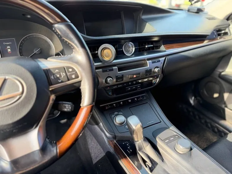 Lexus 250 белый автомат коробка 6 Lexus 250 белый автомат коробка 6