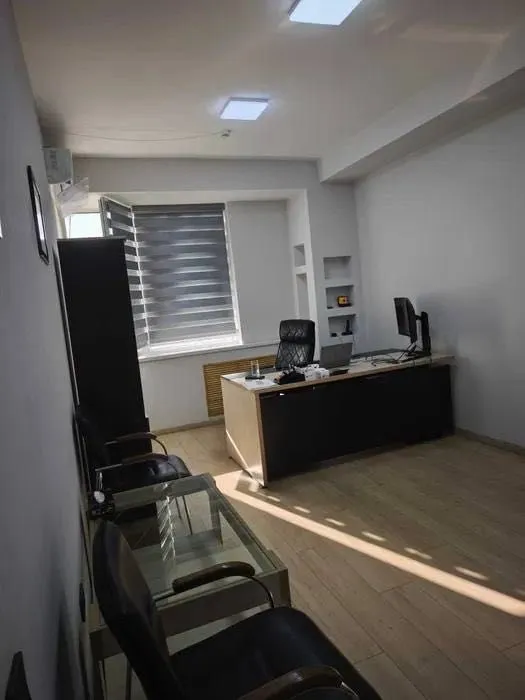 Продаётся офис Алайский рынок 453 м²