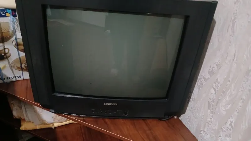 Televizor sotiladi