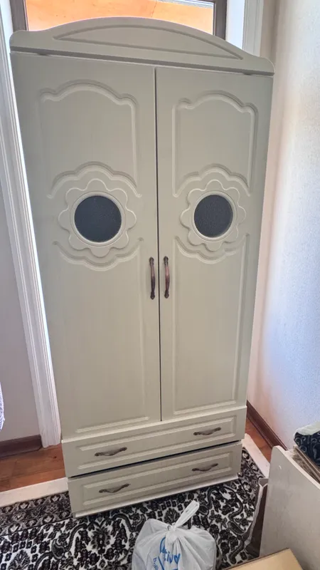 Деский шкаф. Мебель