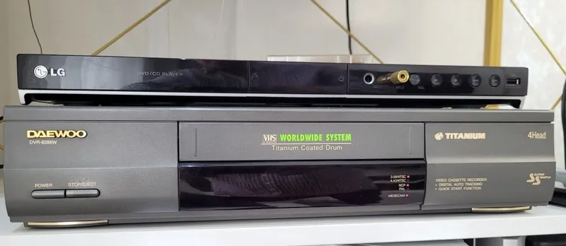 Видеомагнитофон Daewoo DVR-8286W titanium — фото 3 Видеомагнитофон Daewoo DVR-8286W titanium — фото 3