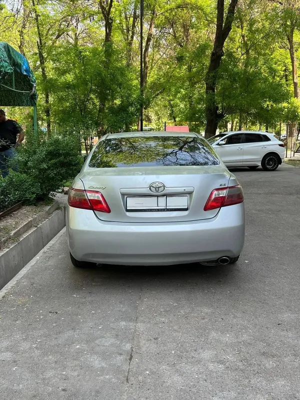 Toyota Camry sotiladi. 2 Toyota Camry sotiladi. 2