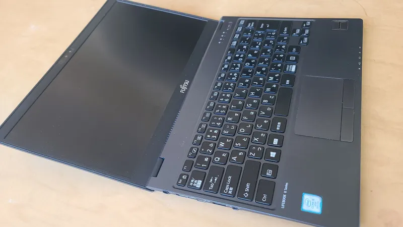 Fujitsu Lifebook U-seriyasi — Premium yapon ultrabuki 2 Fujitsu Lifebook U-seriyasi — Premium yapon ultrabuki 2