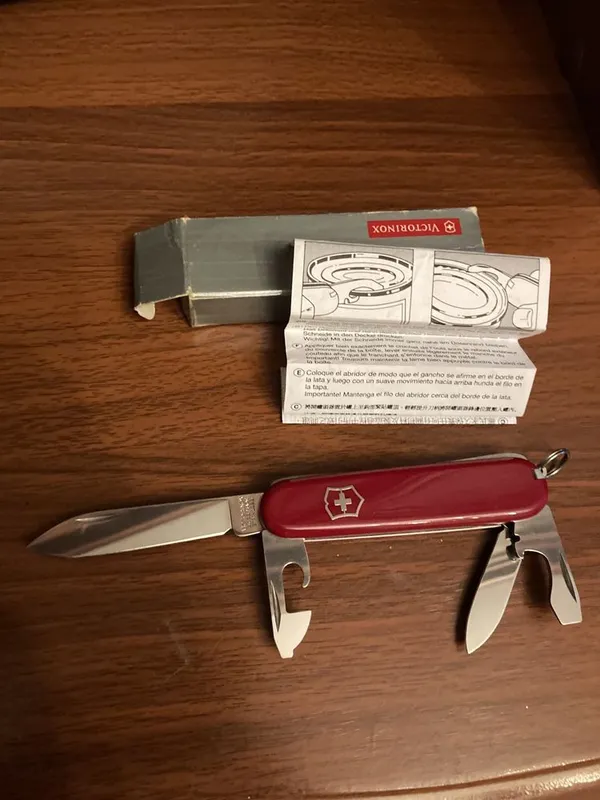 Мультитул Victorinox ножик