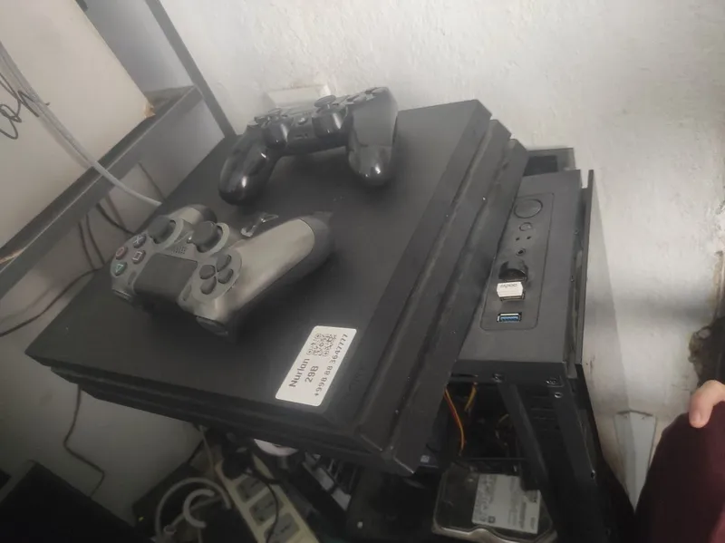 PS4 Pro 1 TB + 2 ta Joystick sotiladi 1 PS4 Pro 1 TB + 2 ta Joystick sotiladi 1