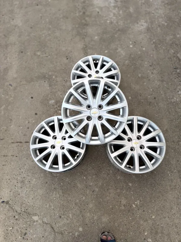 Mercedes 213 19 Diska 4ta B/u ideal xolatda aybi yoq
