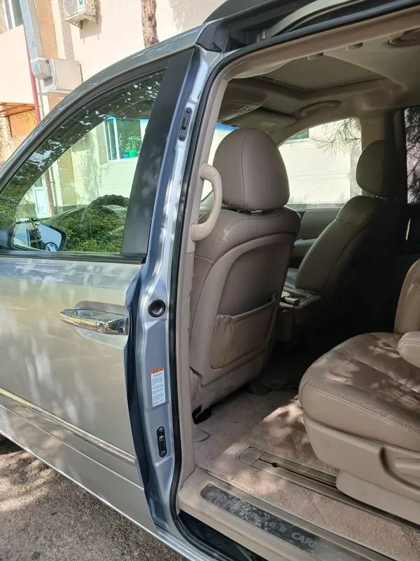 Kia Carnival sotiladi 2,9 turbo dvigatel — фото 1