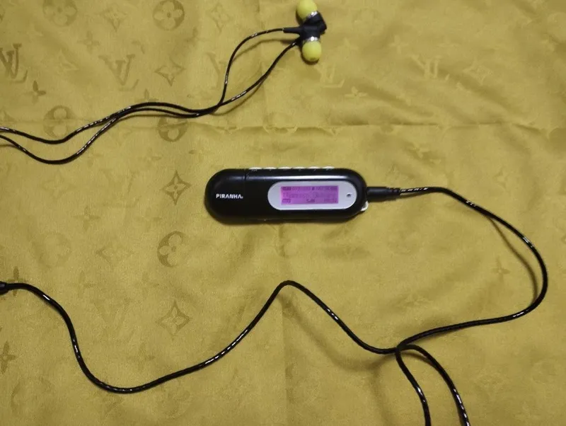 Assalom alekum Mp3 Sotiladi 4gb Diktafon Xam Bor