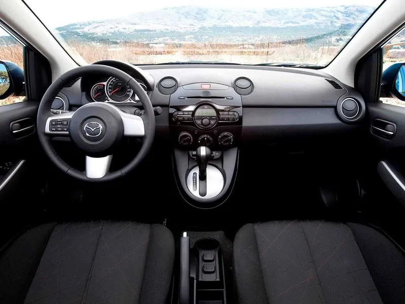 Mazda 2 Naqd va Halol nasiya savdo — фото 1