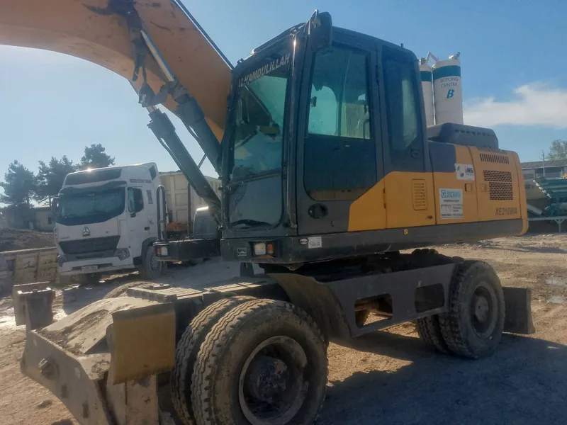 Колёсный экскаватор XCMG XE210WA 1