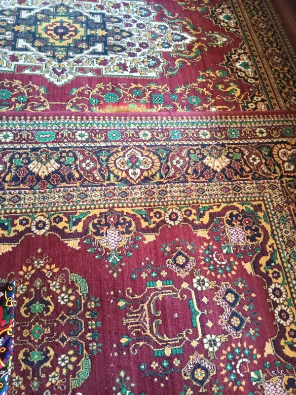 Gilam, paloslar sotiladi