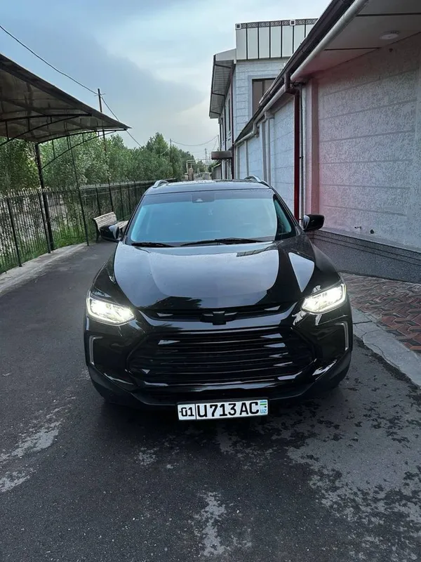 2023 Trecker qora