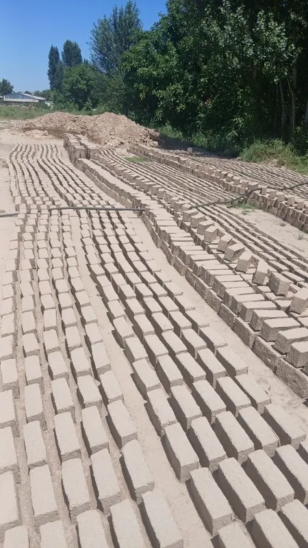 Sotiladigan Xom g'ishtlarimiz bor poltorashka ruchnoy qolibnikiyam bor 4 Sotiladigan Xom g'ishtlarimiz bor poltorashka ruchnoy qolibnikiyam bor 4