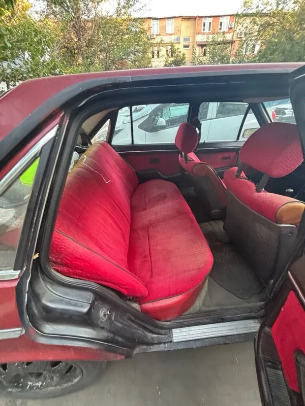 Audi 100 c2 -2.2 литров 6 Audi 100 c2 -2.2 литров 6