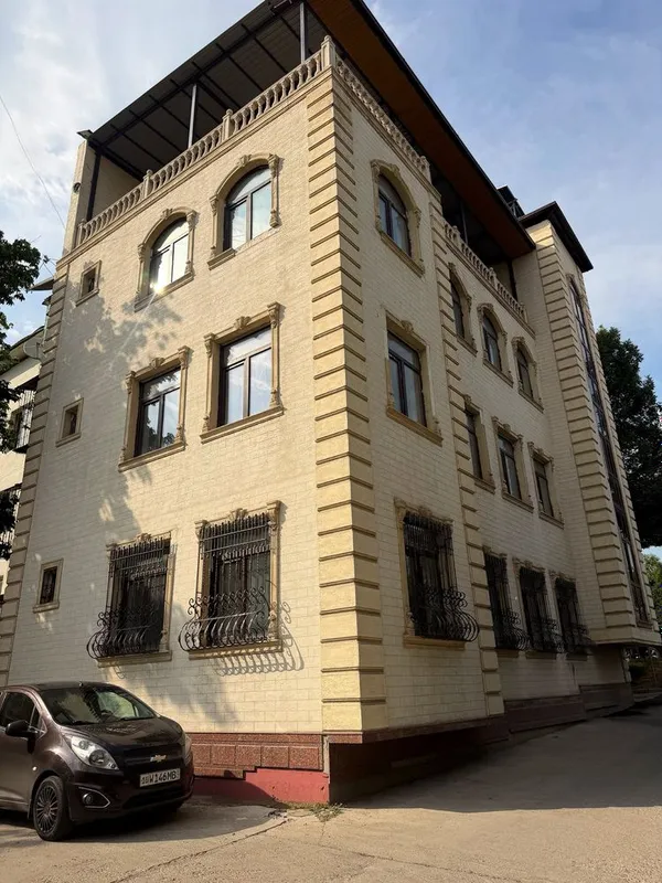 Первая линия Эко базар 4 этажа здание — фото 2