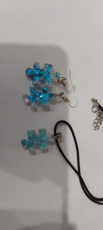 серги, цепочка, и брелок. 1 серги, цепочка, и брелок. 1