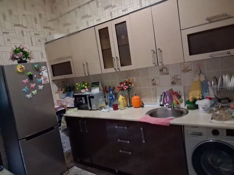Продаётся 3х комнатная квартира в центре Навои 9