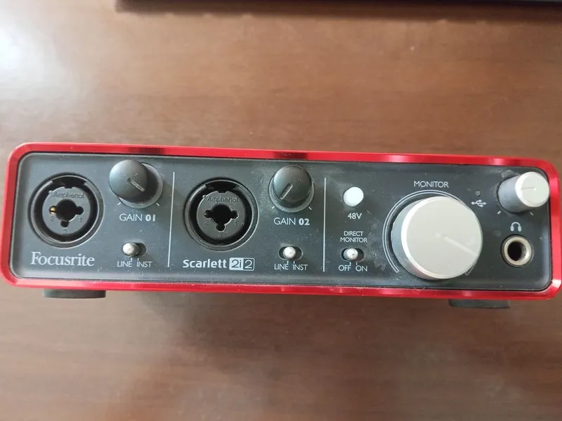 Продается звуковая карта Focusrite Scarlett 2i2 1st gen — фото 1