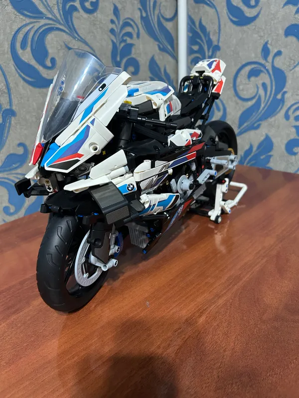 LEGO Technic BMW M 1000RR — 1:5 ideal holatda — фото 3