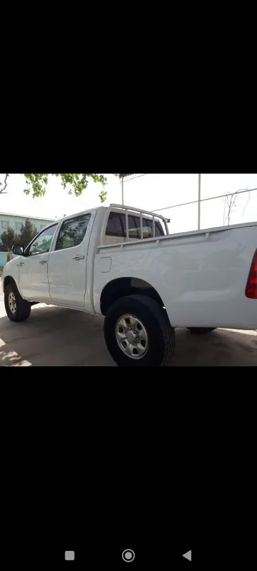 Toyota Hilux пикап сотилади — фото 2