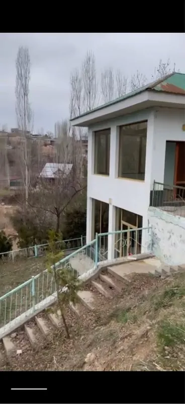 dacha ugam bochka suv bo’yida