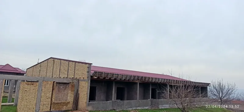 Oqtosh (октош) да ер сотилади курилиши билан ер нархида.Нархи: 550.000