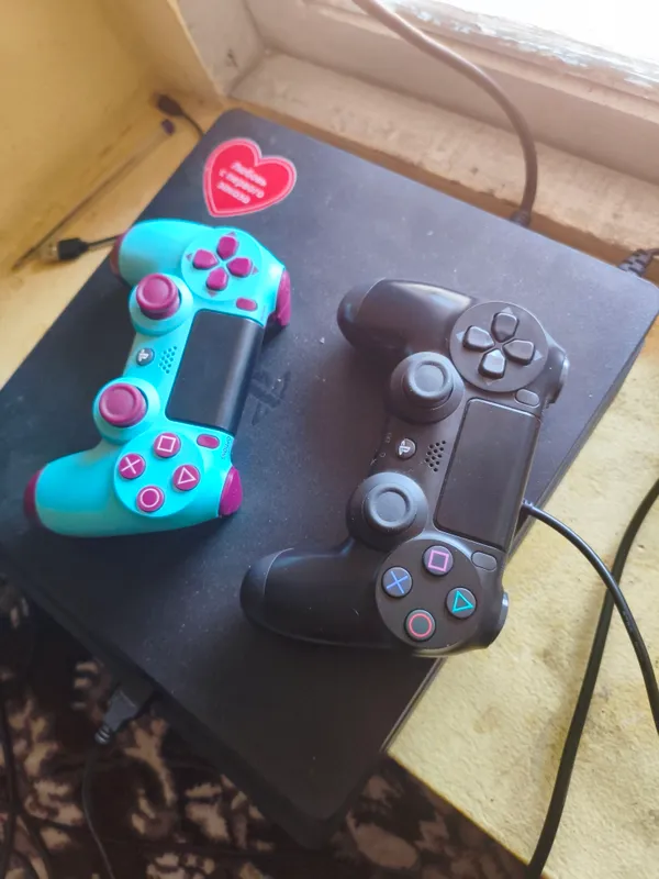 PS4 Slim 1TB 2 ta pult sotiladi 3 PS4 Slim 1TB 2 ta pult sotiladi 3