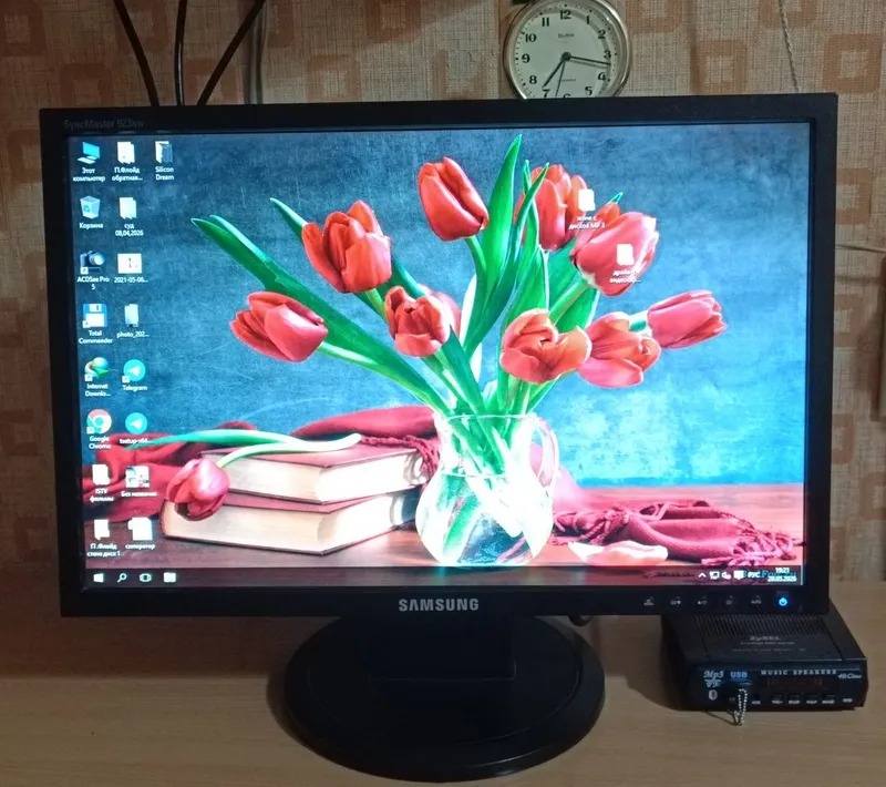 монитор Samsung LS19HANKBUXSG стояние отличное ! — фото 3