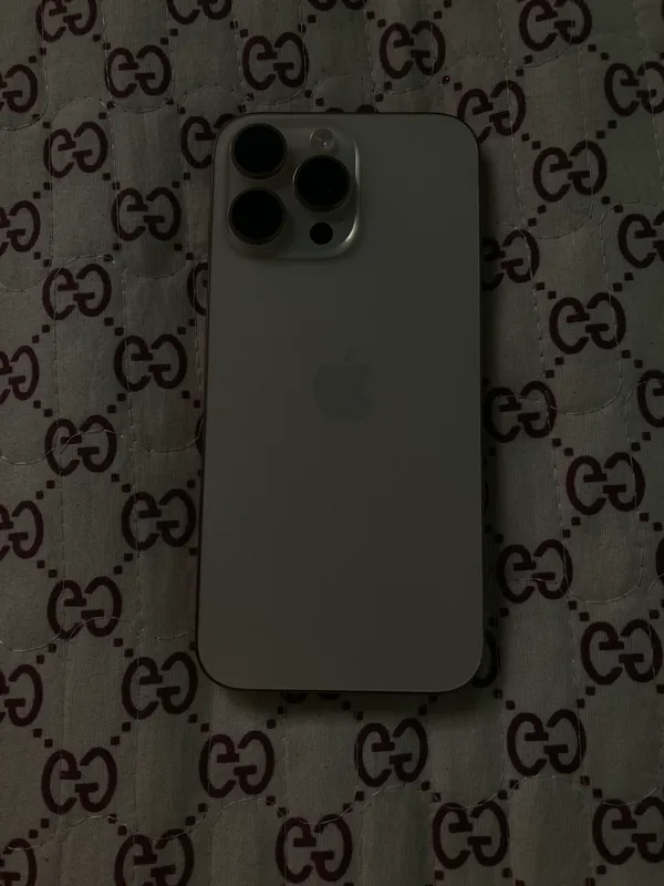 Apple 16 Pro Max 6