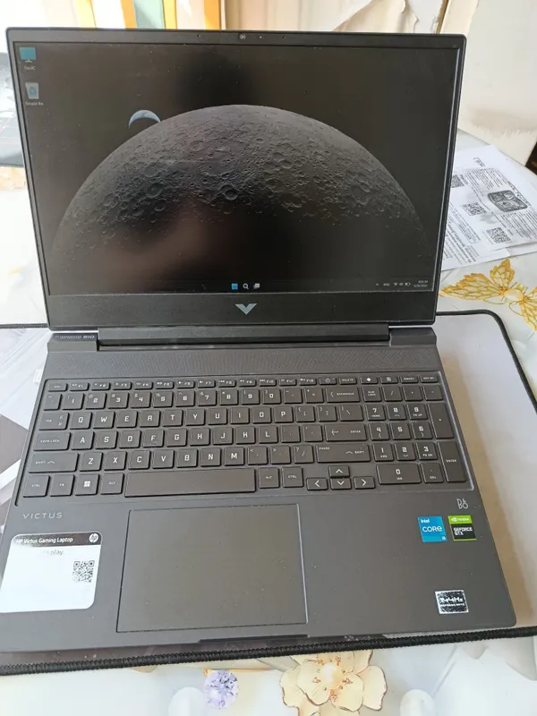 HP victus core i5 20/512
