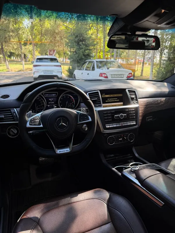 Mercedes Benz ML350 4 Matic 3