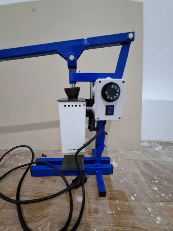 Ruchnoy plastmassa qòyadigan apparat sotiladi 6