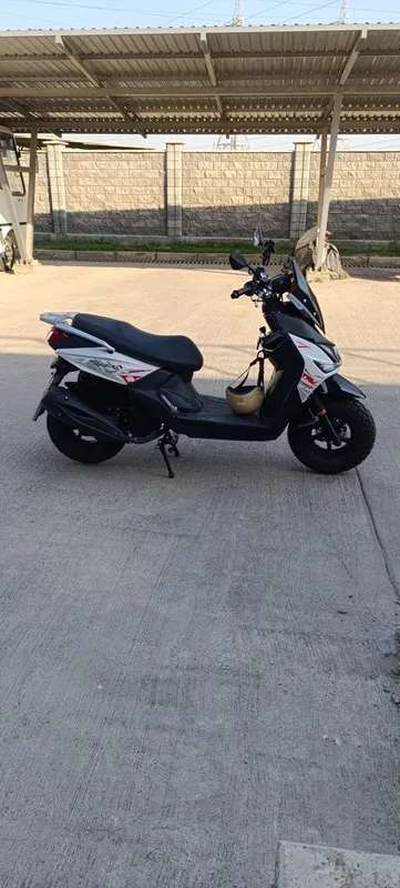 Sukuter benzing. 2