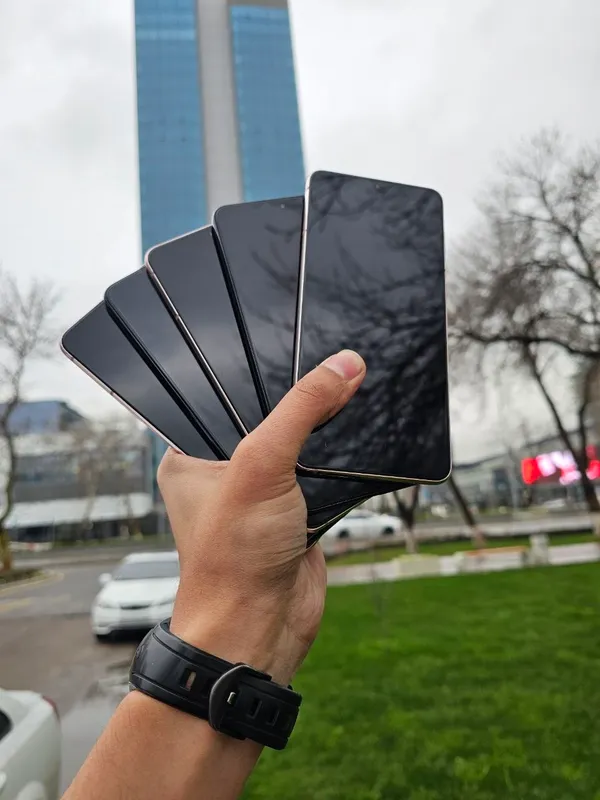 Samsung Galaxy S21 Plus (5G) — фото 1