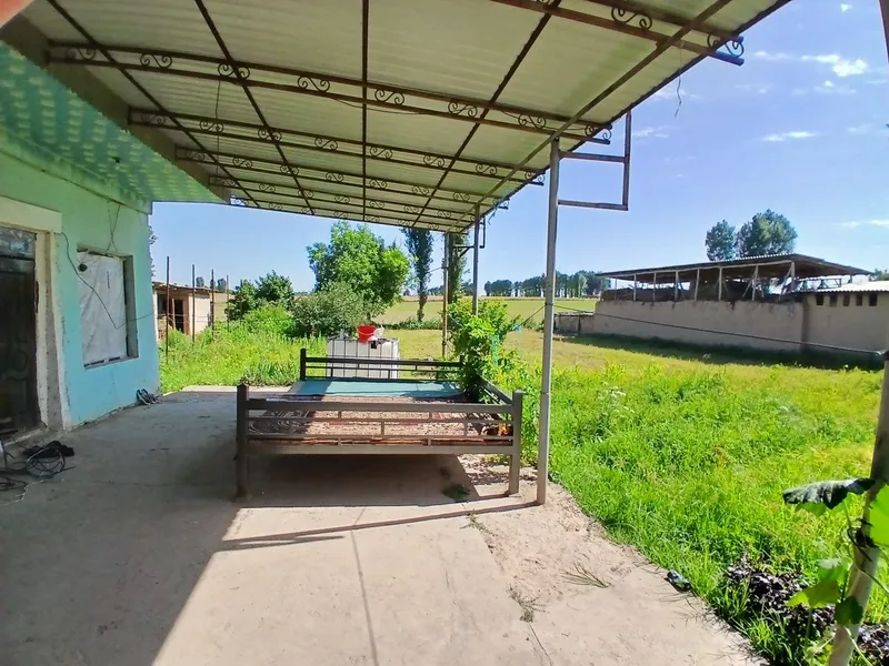 Yangiyo‘lda hovli sotiladi