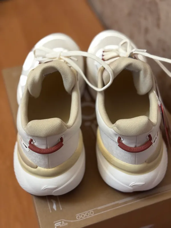 Кроссовки 46го размера от компании Li ning 3