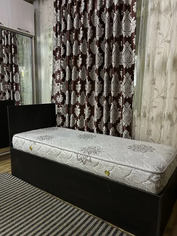 Продаю кровать односпальную с матрасом