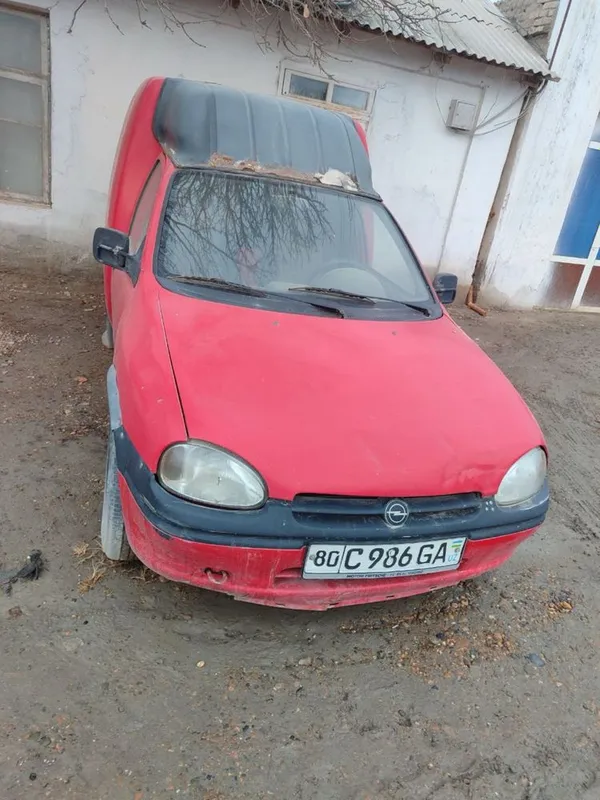 Opel Combo avtomobili sotiladi