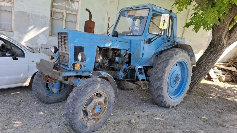 Спец техника трактор Т-82 2
