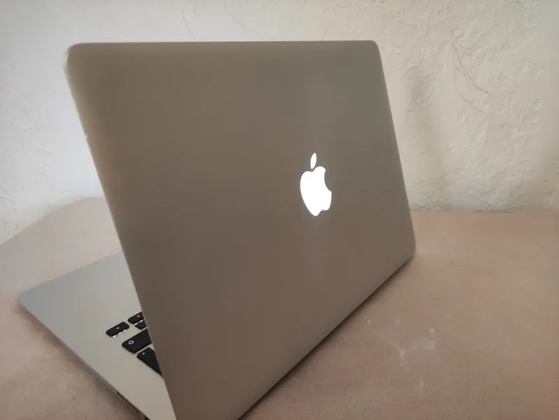 Macbook Air 13 128gb 6 yoki 4 GB operativkasi Macbook Air 13 128gb 6 yoki 4 GB operativkasi