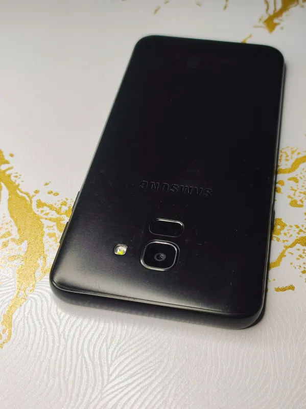 Samsung Galaxy J6 — фото 2