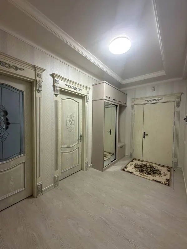 Продаётся 2-комнатная квартира (евроремонт), частично с обстановкой — фото 1