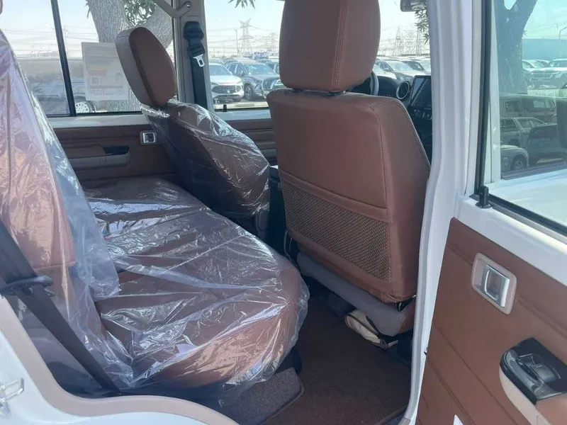 Toyota Land Cruiser 76 LX 4WD — фото 3