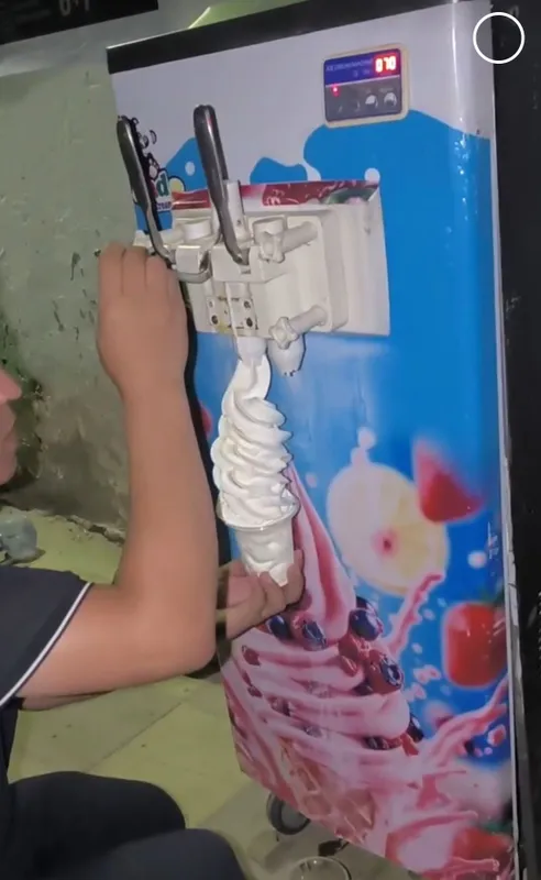 Tayyor ishlab turgan Frezir Marojni aparat 220 ga ishlaydi