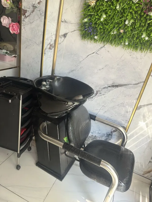 Salon uchun soch yuvish moykasi, ideal holatda 2 Salon uchun soch yuvish moykasi, ideal holatda 2