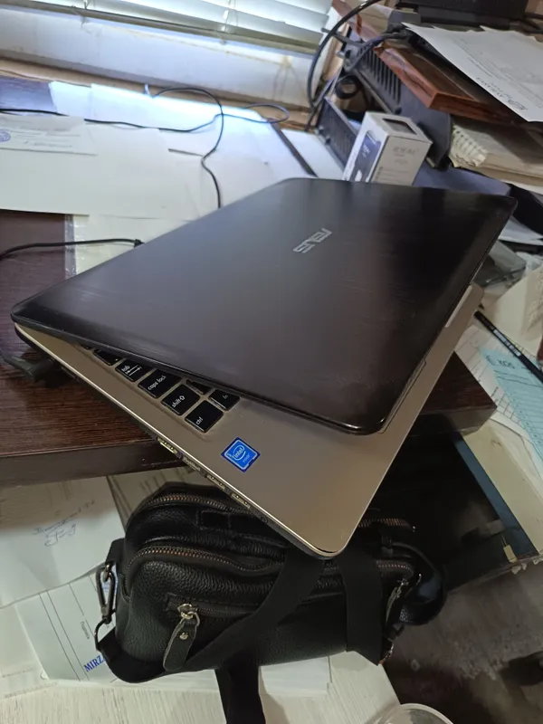 Noutbuk Asus 3
