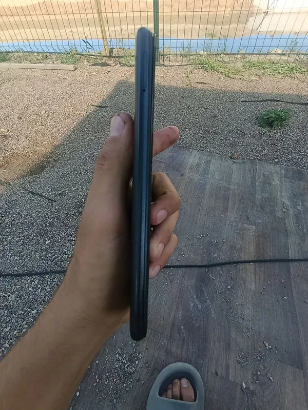 Телефон Realme c21y 5