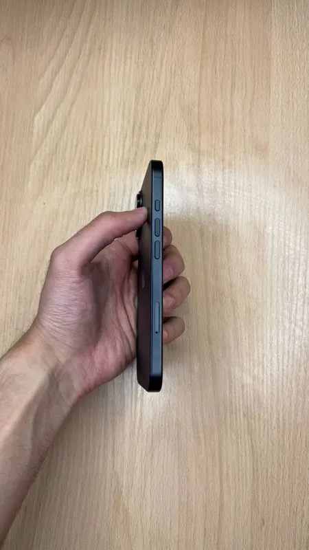 iPhone 16 3