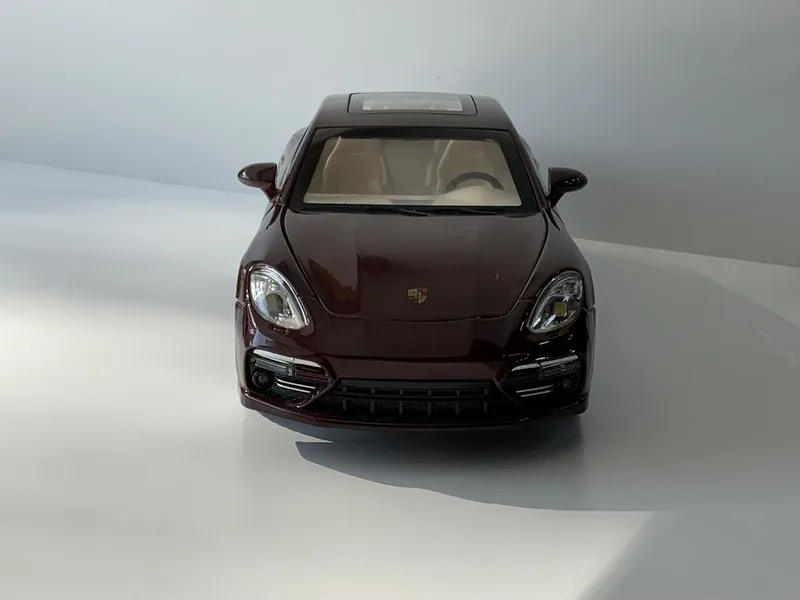 Modelka Porsche Panamera 1:24 1