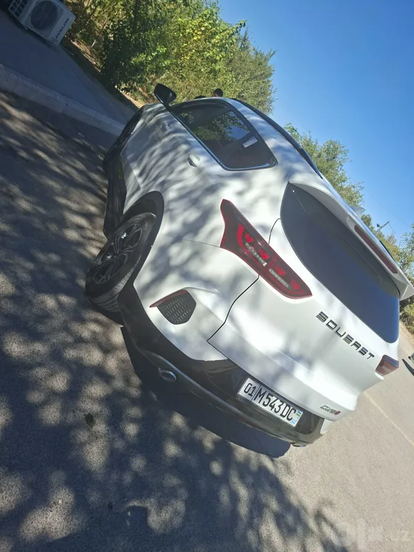 Автомобиль Soueast 8 DX 3 Автомобиль Soueast 8 DX 3